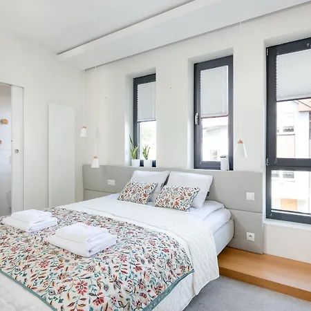 Citystay Przestronny Dla 7 Osób Apartamento *